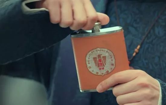 1年賣出50億，與紅牛激烈廝殺：東鵬特飲沖刺上市，你會(huì)喝它嗎？
