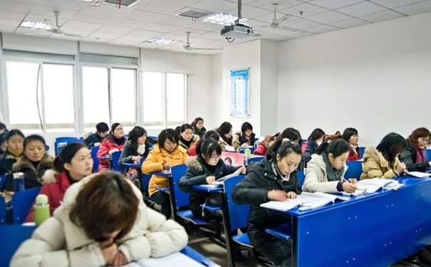 會計培訓(xùn)機構(gòu)排名前十(成人英語機構(gòu)培訓(xùn)排名)