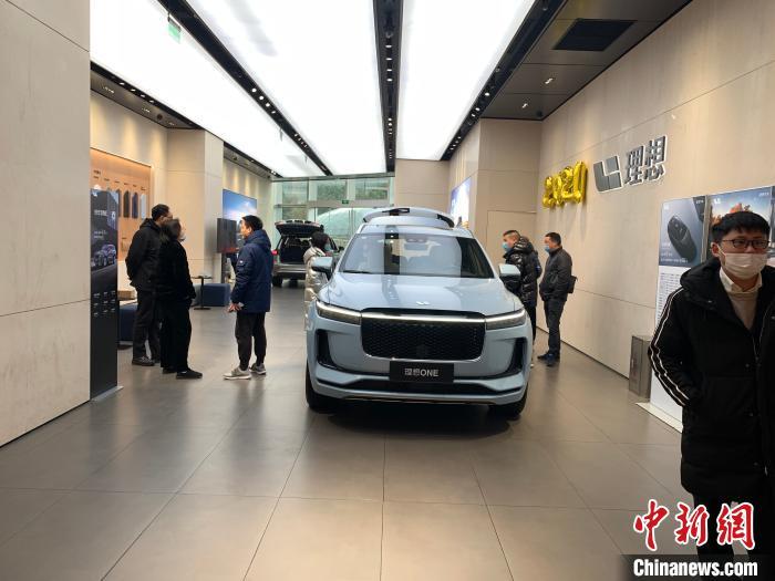 理想汽車上海世紀(jì)匯體驗(yàn)中心。 李秋瑩 攝